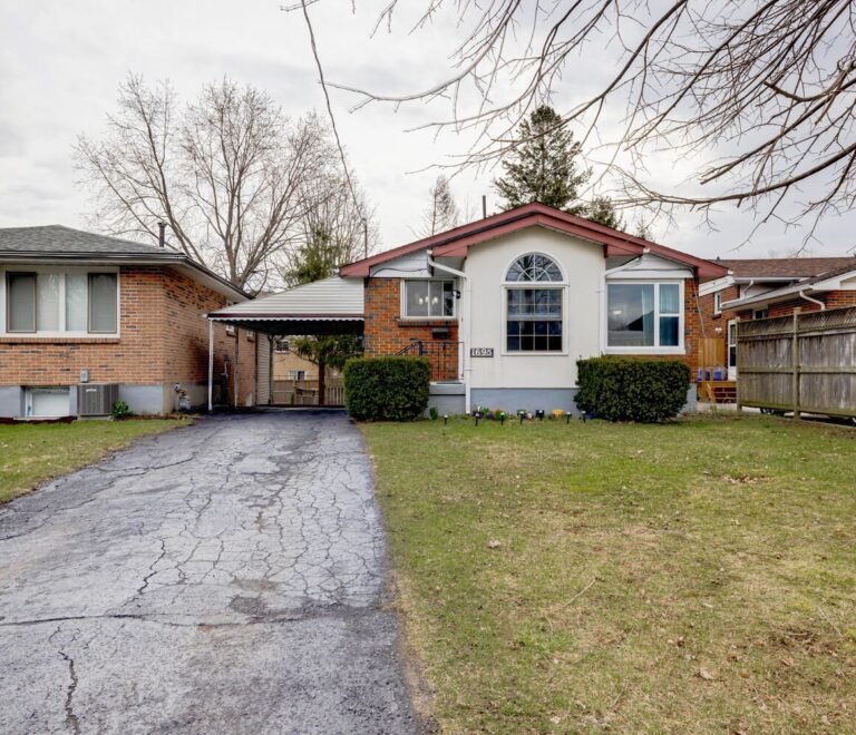 Beautifully Built 5Bedroom Home